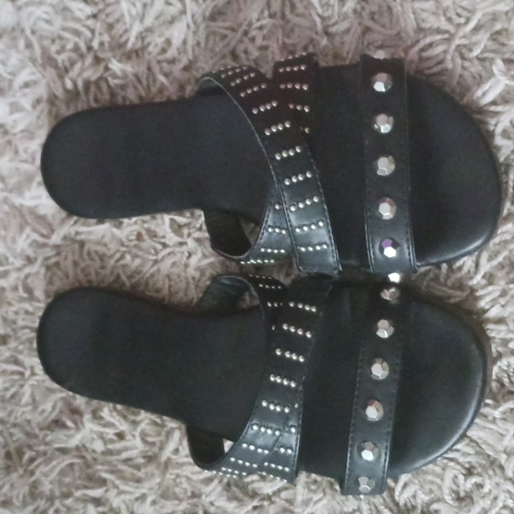 Torrid Size 9 embellished flip flops
